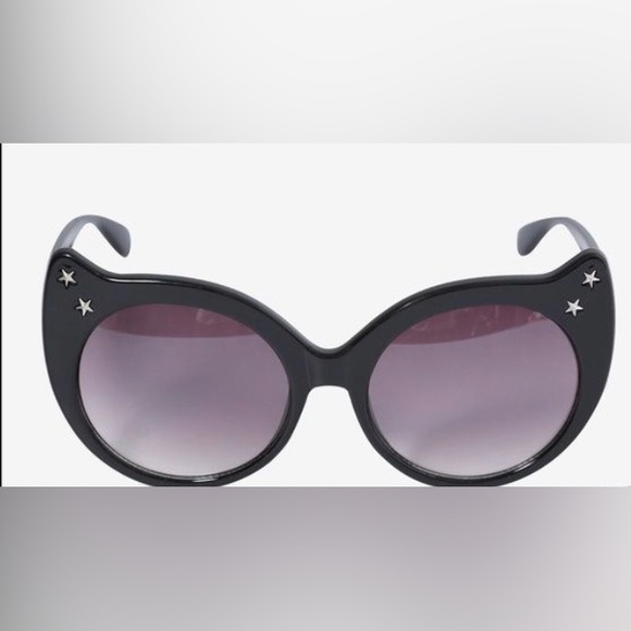 None Accessories - Cat eye 😎 with STARS✨ kitten granny sunglasses sunnies NWT SOLD OUT EVERYWHERE